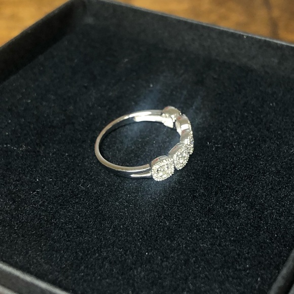 Macy’s Diamond Halo Cluster Ring in 10k White Gold (1/4ct. t.w.) - Picture 4 of 4